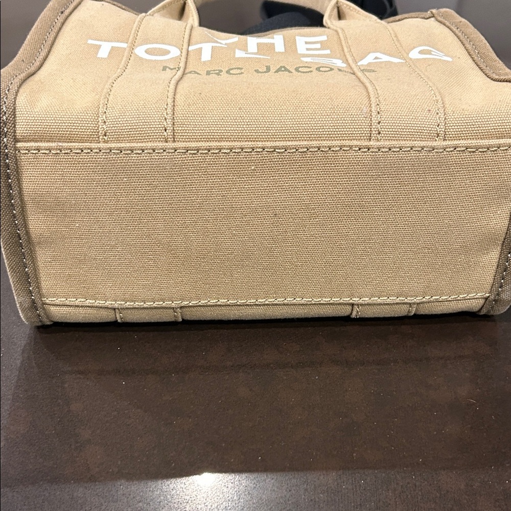 Marc Jacobs Canvas Tote in Tan with White Logo - Picture 4 of 15
